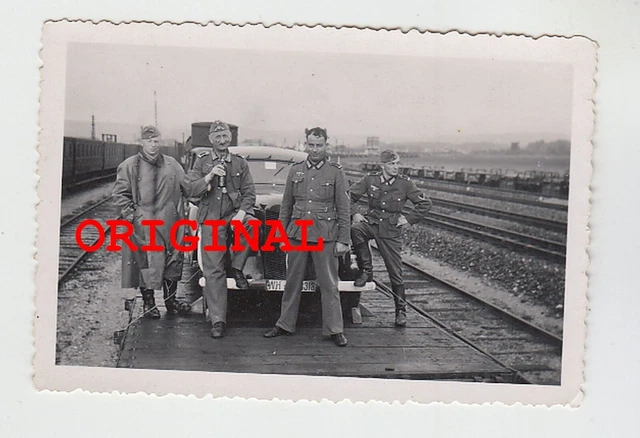 Foto 2wk Soldat Technik WH-Fahrzeug Waggon Zug Schienen Auto KFZ PKW Frankreich