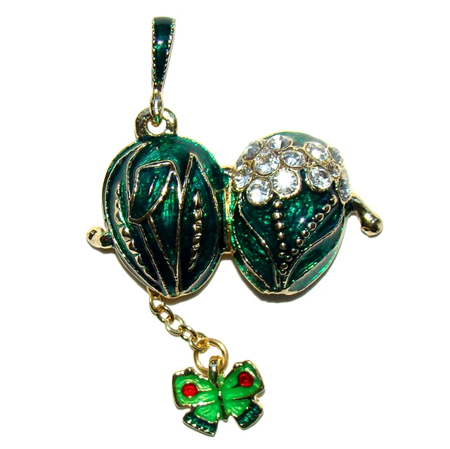 Pendentif œuf Fabergé Style Avec Papillon - Vert émaillé, Strass - Chaîne Incluse - Neuf Avec étiquettes