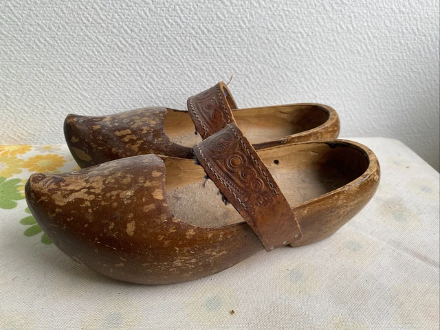 ANCIENNE PAIRE de SABOT BOIS SCULPTE ART