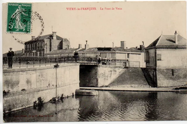 VITRY LE FRANCOIS - Marne - CPA 51 - le pont de Vaux