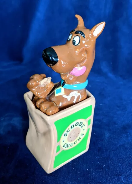 Warner Bros Studio Stores Collectible Scooby Doo Salt and Pepper Shakers