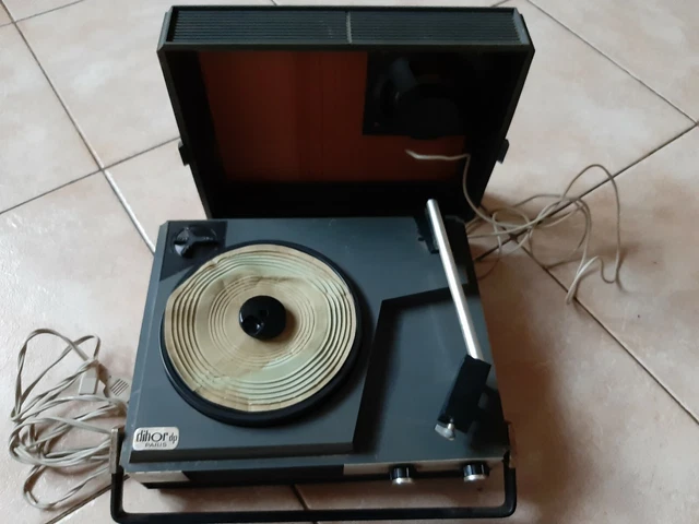 Un vieux tourne-disque | Photo Premium