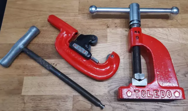 Vintage Toledo No. O Well Diggers Pipe Vise  With  Good Jaws / Ridgid 2A cutter