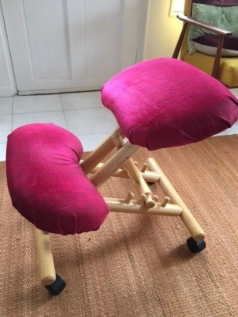 Chaise ergonomique design. Assis sur Genoux Bois pliable, roulettes, créateur