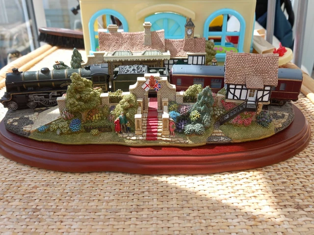 訳ありセール 格安）Lilliput Lane THE ROYAL TRAIN 置物 | hh2.hu