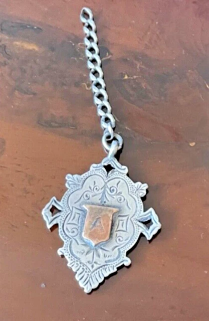 FOB OROLOGIO ARGENTO MASSICCIO COMPLETAMENTE DISTINTIVO CON CARTIGLIO LAVAGGIO ORO 9ct - 1901 FOB OROLOGIO ARGENTO MASSICCIO COMPLETAMENTE DISTINTIVO CON CARTIGLIO LAVAGGIO ORO 9ct - 1901