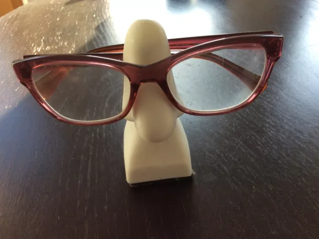 The Glasses Stand