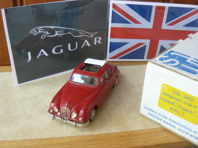 Jaguar MK 2 rouge     1/43 SMTS   en boite