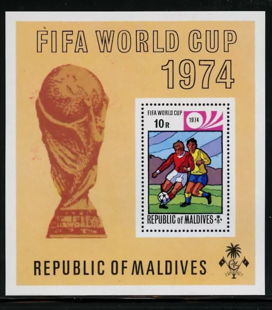 MALDIVAS 523, 1974 COPA MUNDIAL DE LA FIFA (FÚTBOL), S/S DE 1, montada sin montar o nunca montada (Mal35)