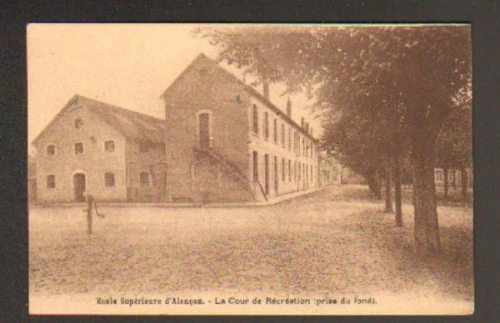 ALENCON (61) ECOLE SUPERIEURE , COUR de RECREATION