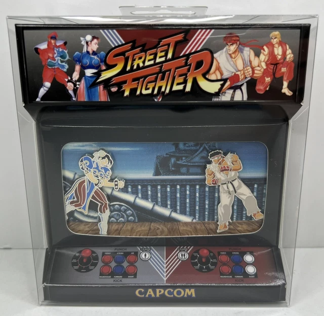 STREET FIGHTER CHUN Li vs Ryu Pins ThinkGeek Street Fighter Badges