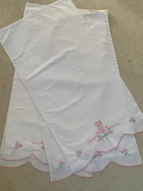 4 x VINTAGE white cotton embroidered pillowcases : OSMAN Lynette