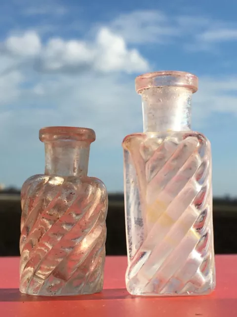https://www.picclickimg.com/BHYAAOSwM7VeSX~g/Royal-Perfume-Bottles-Small-Samples-2-items-19th.webp
