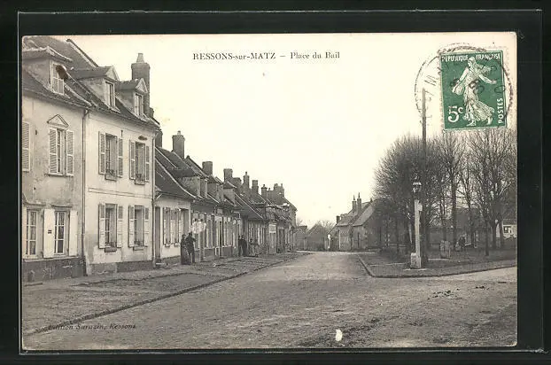 CPA Ressons-sur-Matz, Place du Bail 1909