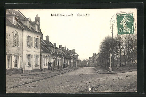 CPA Ressons-sur-Matz, Place du Bail 1909