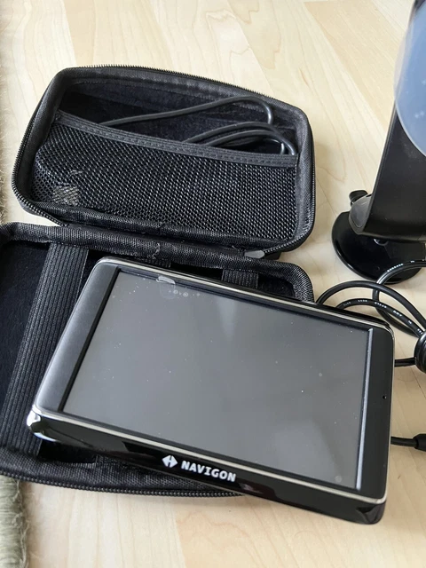 NAVI - NAVIGON 70/71 PREMIUM CAR Halterung, USB-Datenkabel, Ladekabel, Tasche