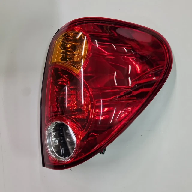 Luce posteriore Dx MITSUBISHI L200 / TRITON 08.2007-12.2015 8330A156