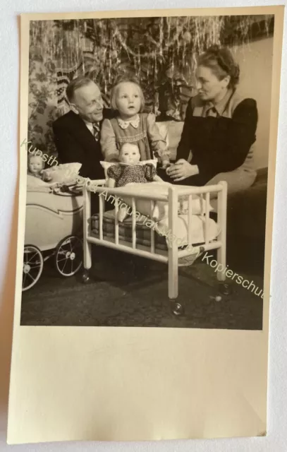 orig. Foto AK um 1940 Weihnachten Christbaum Kind Mädchen Spielzeug Puppe