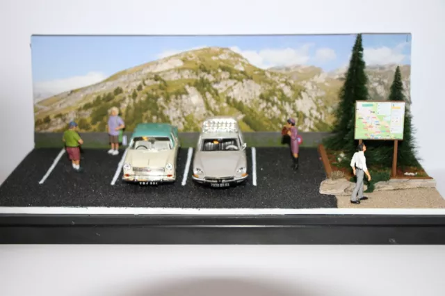 Boite Vitrine Plexi avec Spots 33 cm + Diorama Routes
