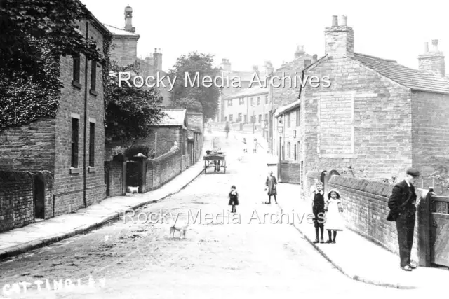 Amk-33 Street View, Cottingley Nr Bingley, Yorkshire. Photo