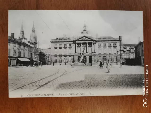 CPA - 51 - CHALONS-S-MARNE - Place de l'Hôtel de Ville