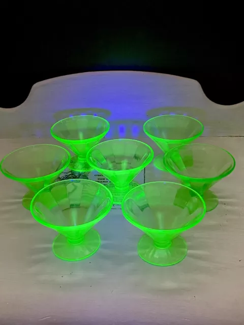 ViNtAgE Federal Glass Sherbet Cups Green Lot of (7) Uranium Depression Footed