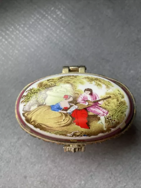 Ancienne Petite Boite à Bijoux Pilulier Romantique Véritable Porcelaine vintage