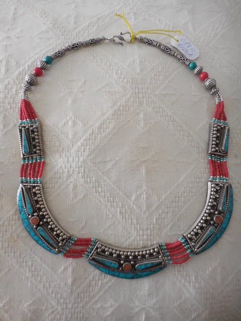 Collier Plastron Ancien En Corail Et Argent - Style Ethnique Afrique Du Nord - Occasion