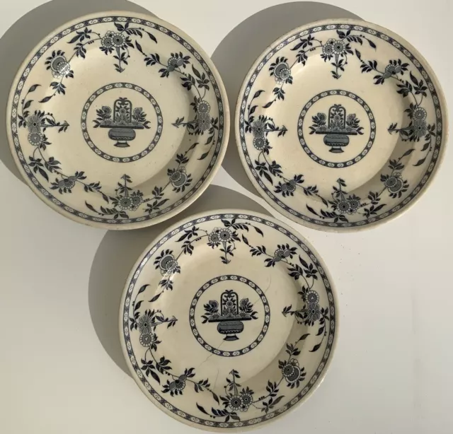 3 assiettes en faience Minton à décor de fleurs - tampon Minton "Delft"