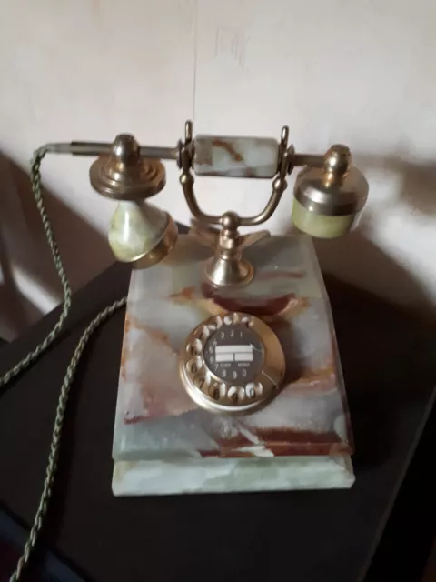 Altes Telefon, funktionsfähig, Nostalgie, Klassisches Festnetztelefon, Marmor,