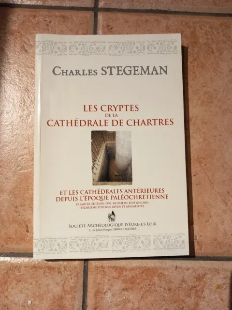 Les cryptes de la cathédrale de Chartres et les cathédrales antérieures depuis