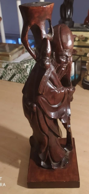 Statuette En Bois Sculpté – Homme Avec Livre Ouvert Et Bâton – Artisanat Français