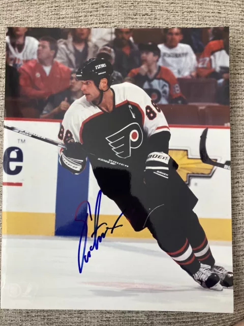 ERIC LINDROS  Signed Autograph 8x10 Photo  PHILADELPHIA FLYERS * NHL  LEGEND