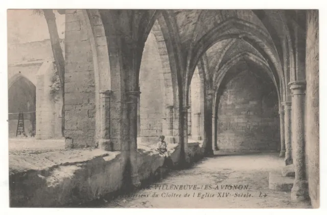 CPA 30 - VILLENEUVE-les-AVIGNON : INTÉRIEUR DU CLOITRE DE L'ÉGLISE (GARD) Vierge