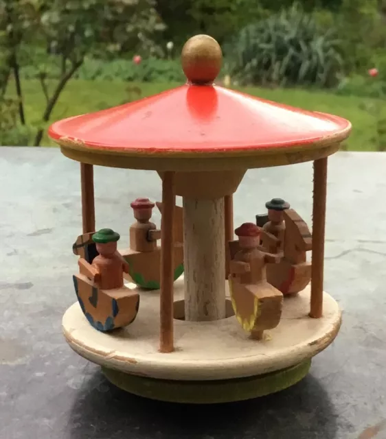Altes Erzgebirge Karussell mit Seiffener Reiterlein Holzspielzeug Spielzeug