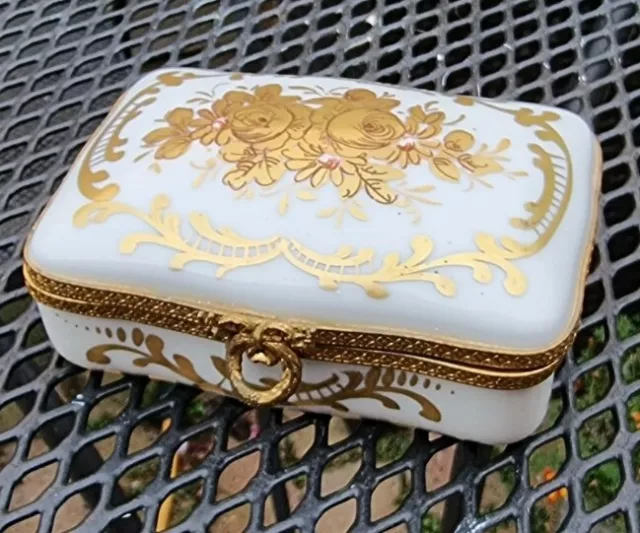 Antique Porcelain De France (Like Limoges) Snuff Box Gold Enamelled Rose Scrolls