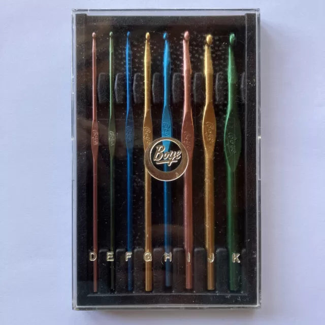 Boye USA Crochet hooks in hard case, lot of 8 vintage Boye U.S.A. Boye USA Crochet hooks in hard case, lot of 8 vintage Boye U.S.A.