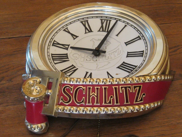 Vintage Schlitz Beer Lighted Clock Sign Works !! Vintage Schlitz Beer Lighted Clock Sign Works !!