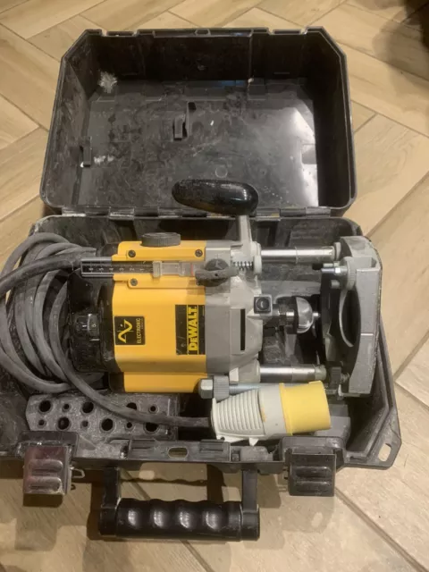 Super Dewalt DW625EK Router Kit 110v Carry Case