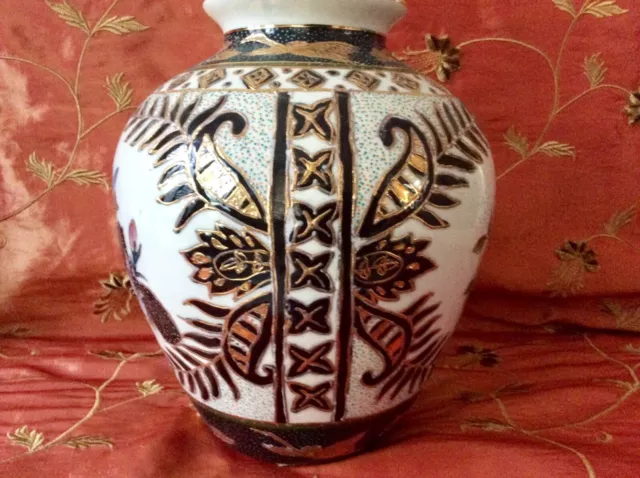 An old Chinese export porcelain jar 2