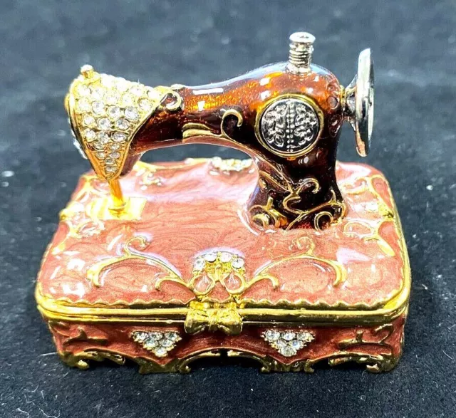 Mini Sew machine Trinket box jeweled with crystal Size: 58x42x50mm - Brown