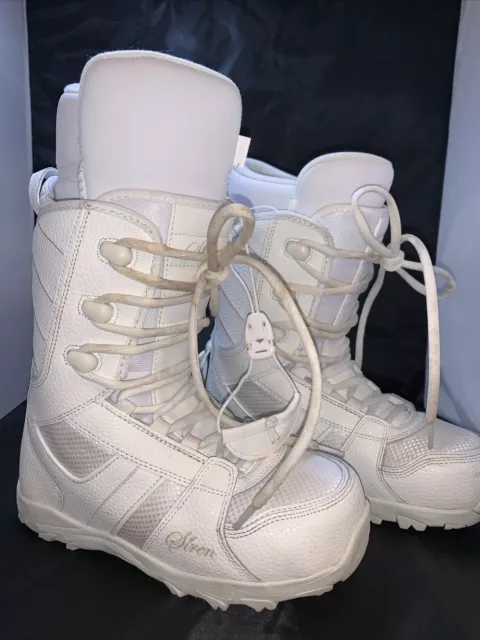 Siren Lux Snowboard Boots White Lace Up Women’s Size 8  Excellent Condition