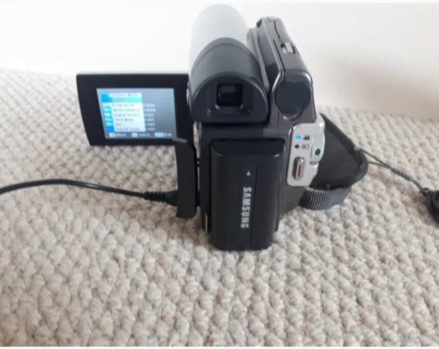 Samsung VP- DC161 Digital Camcorder 33x Optical Zoom And Charge Cable