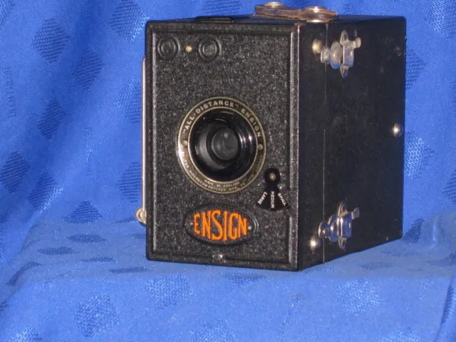 Vintage All-Distance Ensign De-Luxe Box Camera. **READ DESCRIPTION**