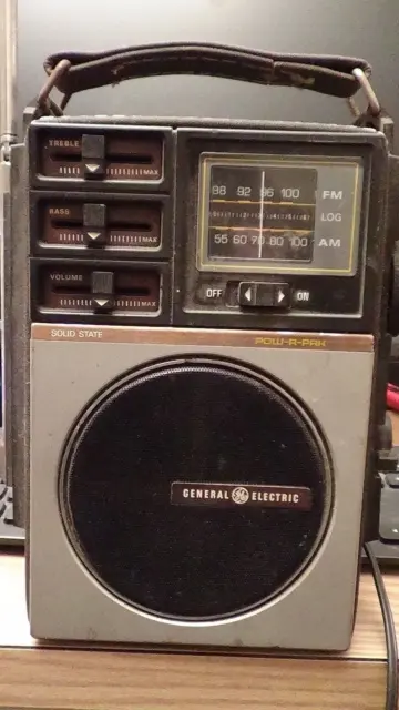 VINTAGE GENERAL ELECTRIC AM/FM - AC/DC Portable Radio 7-2890A $14.00 ...