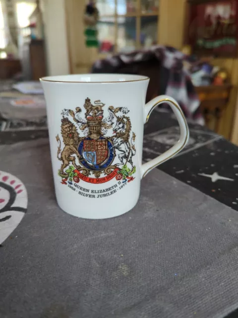 Queen Elizabeth II Silver Jubilee Commemorative Vintage Mug 1952-1977