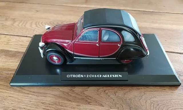 Voiture 1/24 CITROËN 2CV 2CV 6 Charleston bordeaux & noire NOREV