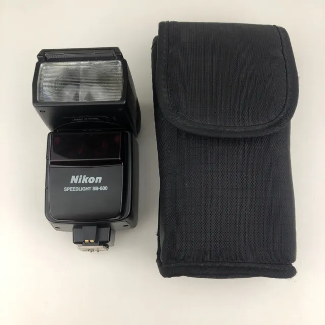 Nikon SB-600 Speedlight Flash With Nikon SB-600 Case For Nikon Camera Read Desc.