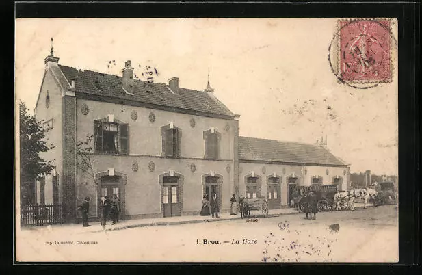 CPA Brou, attelages vor dem La Gare 1905