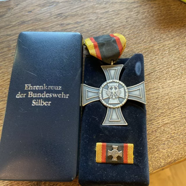 Orden  Ehrenkreuz der Bundeswehr in Silber mit Etui und Bandspange  BW82